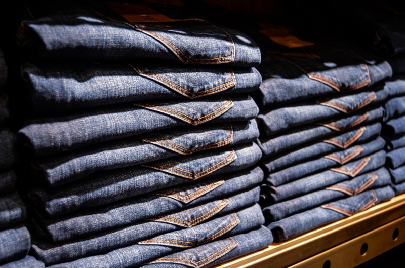 magasin-VILLENEUVE D ENTRAUNES-min_jeans_pants_blue_shop_shopping_shelf_exhibition_buy-940702